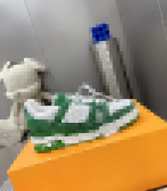 1121